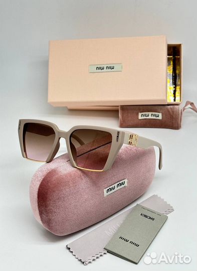 Солнцезащитные очки Miu Miu