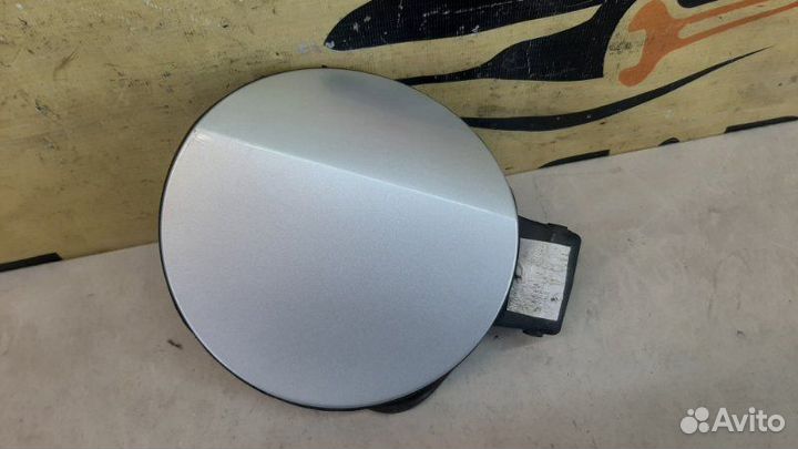 Лючок бензобака Volkswagen Tiguan 2012