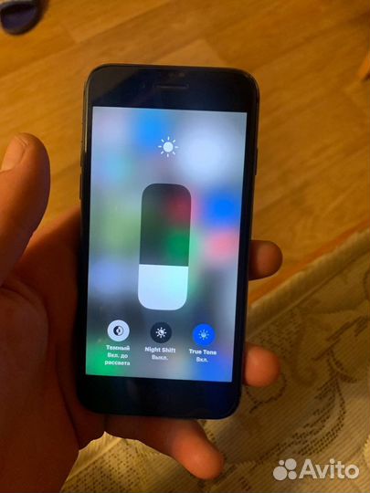 Телефон iPhone 8