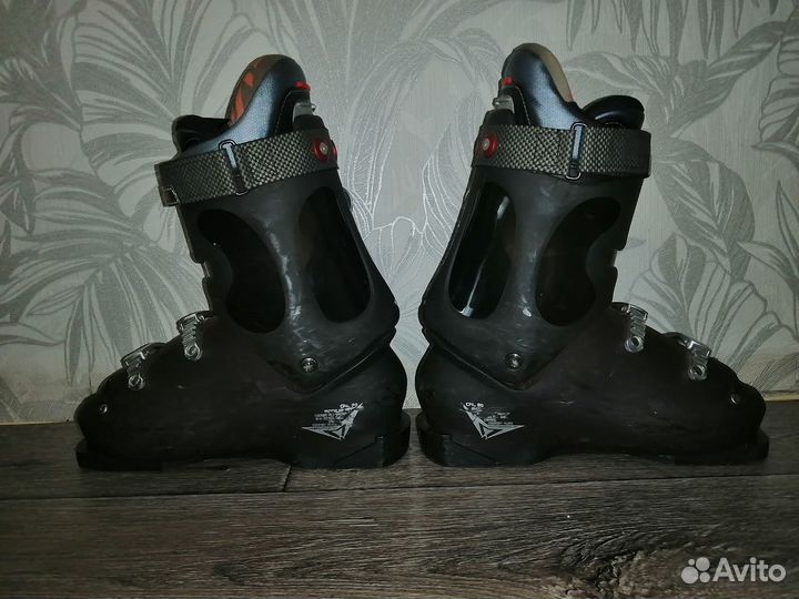 Горнолыжные ботинки разьер 40, юниорскии жескость