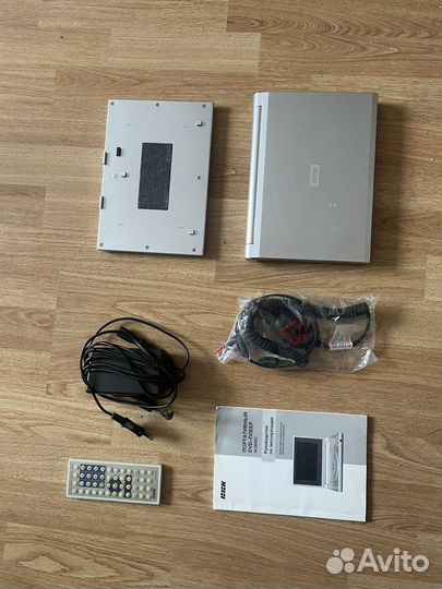 Портативный dvd плеер BBK DL383DC