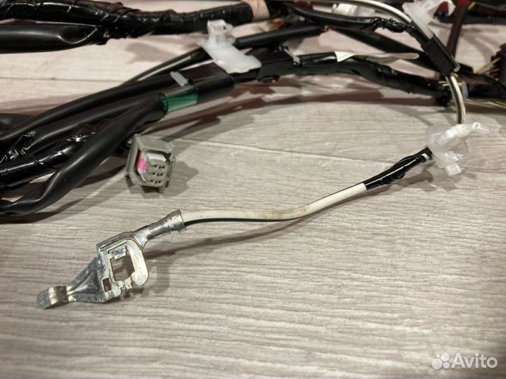 Проводка крышки багажника Toyota Avensis универсал