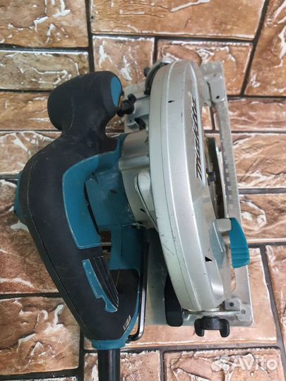 Дисковая пила Makita HS7601