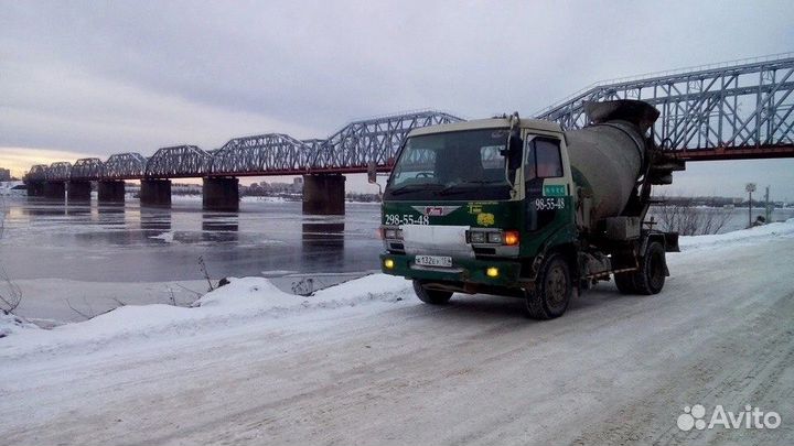 Маленький автобетоносмеситель