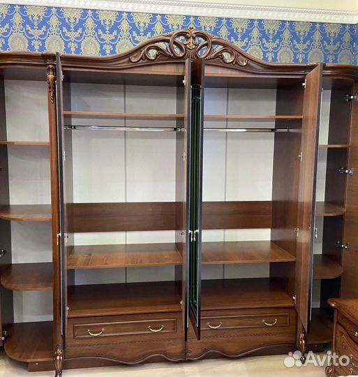 Спальный гарнитур