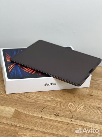 Apple iPad Pro (2021) 12,9 Wi-Fi + LTE 1 тб, М1