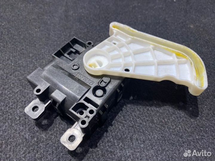 Сервопривод печки Toyota Harrier AVU65-0028375
