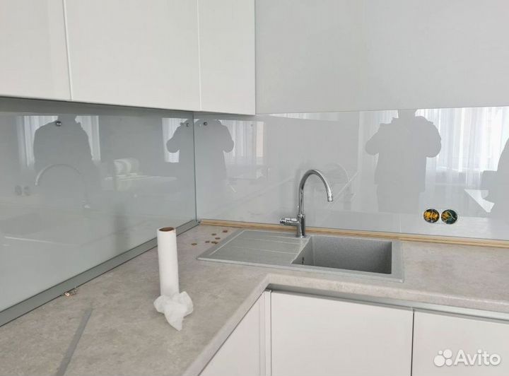 Стеклянный фартук на кухню