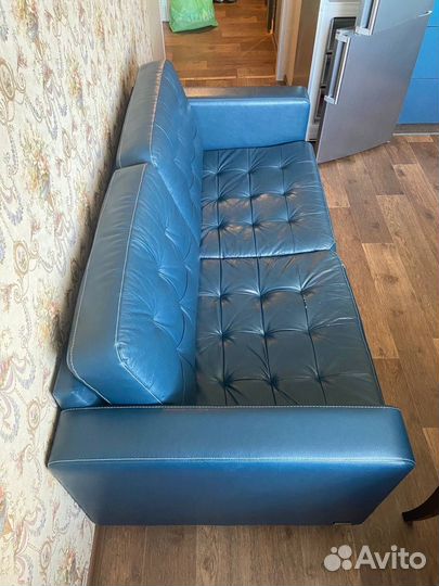 Кожаный диван