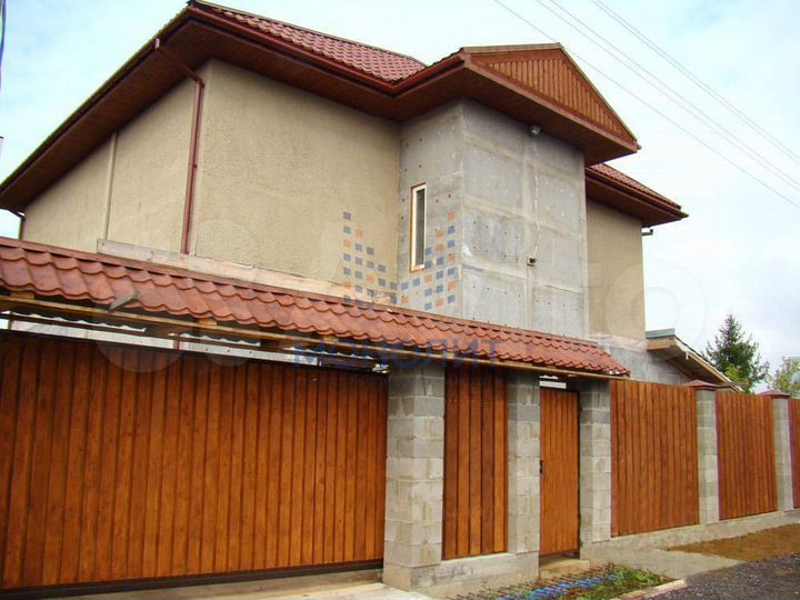 Дом 240 м² на участке 6 сот.