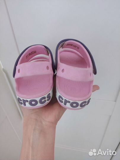 Сандалии crocs j1