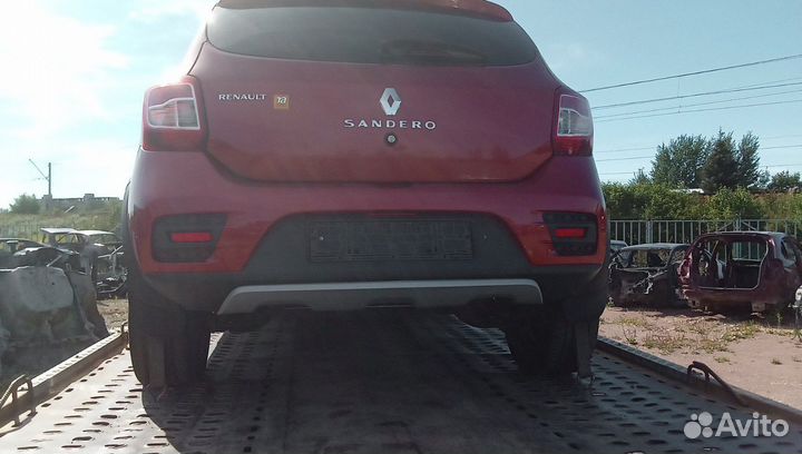 Крышка багажника стекло Рено сандеро 2 цвет красны