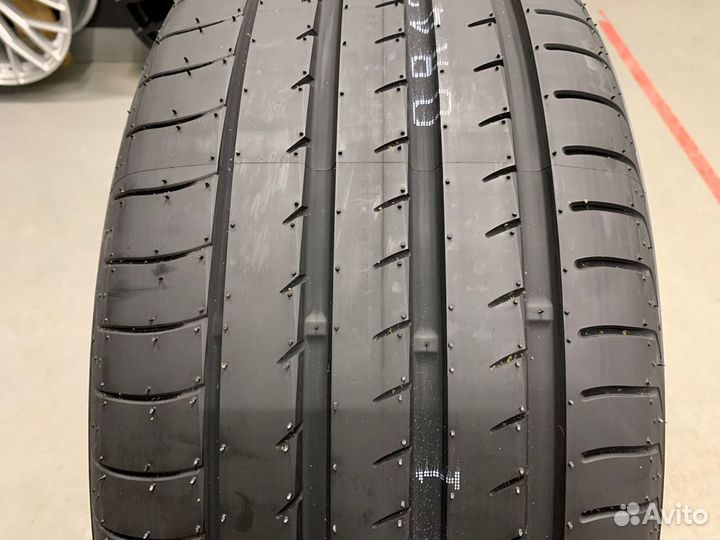 Yokohama Advan Sport V105S 235/45 R19 95Y