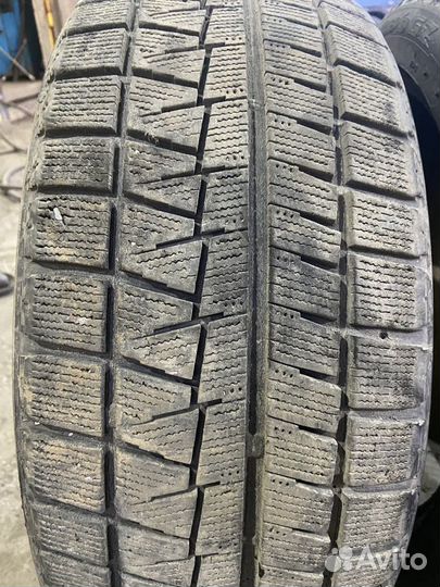 Bridgestone Blizzak Revo GZ 215/45 R17