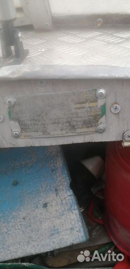 Продам лодку с мотором