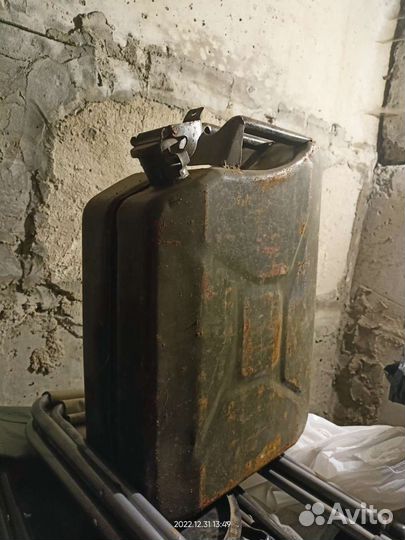 Канистры металлические 20 литров