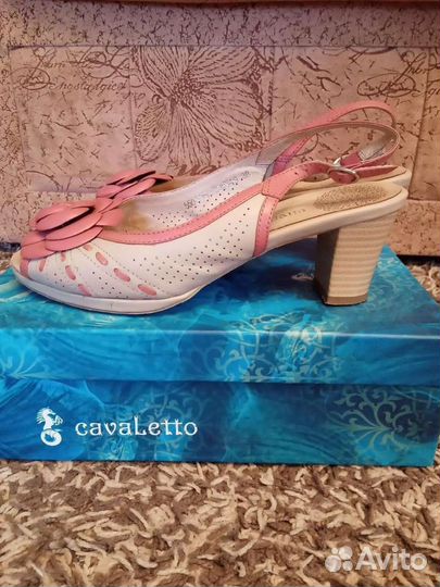 Вечернее платье и босоножки