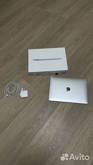 Macbook Air 13 m1 8/256 (Silver)