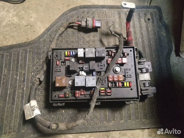 Блок предохранителей Опель Астра J