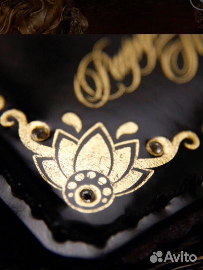 Обложка на паспорт «Рука мира» (лаковая кожа, Swar