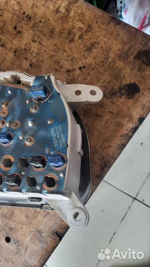 Приборная панель Toyota Land Cruiser 90