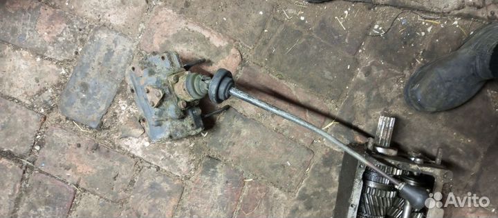 Крышка кпп УАЗ 469 и коробка кпп