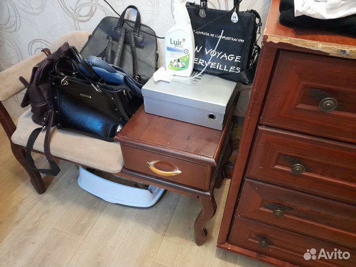 Комод,зеркало,тумбочка