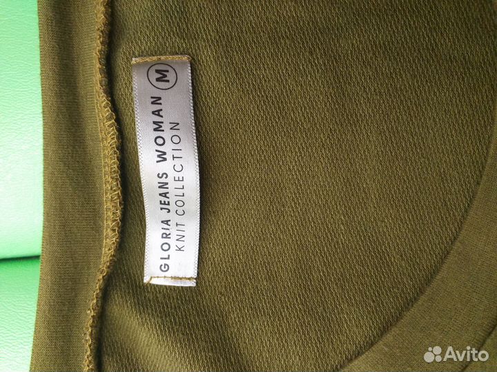 Платье с разрезом