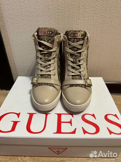 Кроссовки и кеды женские Guess