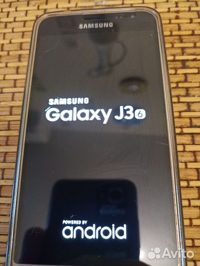 Телефон Samsung Galaxy J2