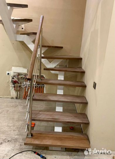 Г-образная лестница с поворотом