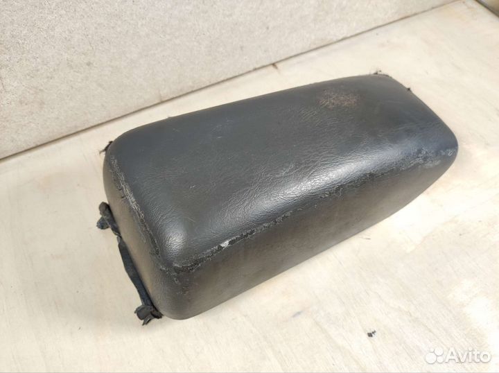 Крышка подлокотника Toyota Carina E