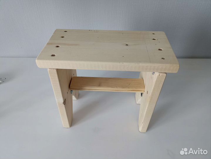 Деревянная скамейка - 28*14*24 см