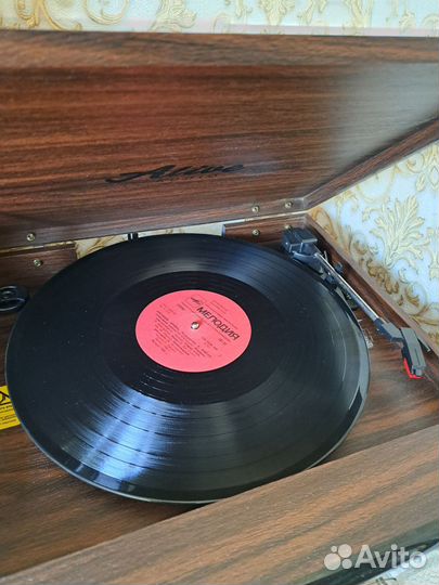 Виниловый проигрыватель Alive Audio Fusion