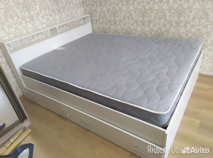 Кровать с матрасом