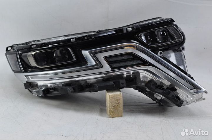 Фара правая Kia Carnival 4 LED 2020- 92102R0200 Б/У
