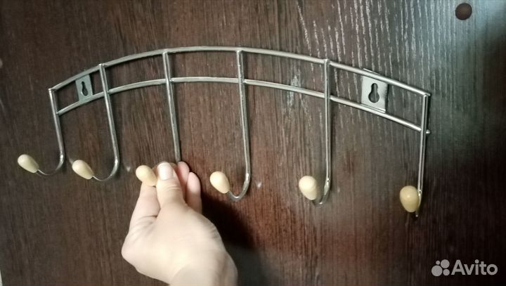 Вешалка настенная металлическая