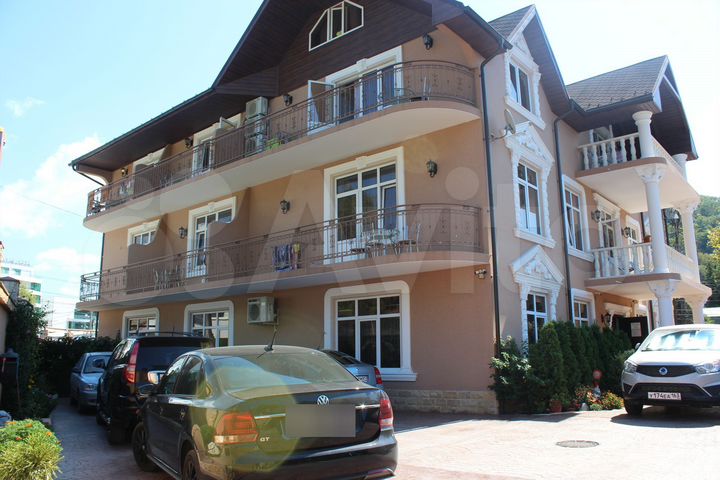 Дом 1500 м² на участке 12 сот.