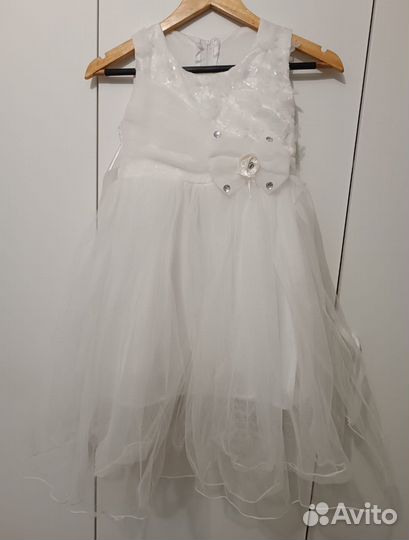 Первое платье на 128 рост, второе на 122