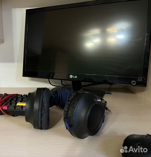 Игровой пк с монитором и клавиатурой