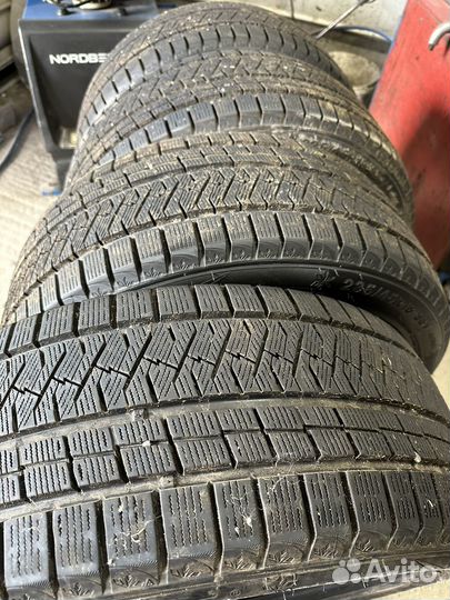 Triangle Snowlink TWT02 235/45 R18 98V