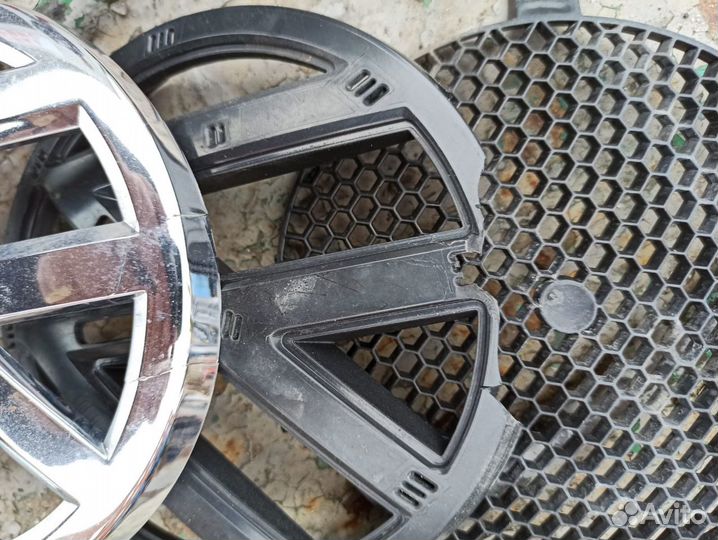 Эмблема решетки радиатора volkswagen