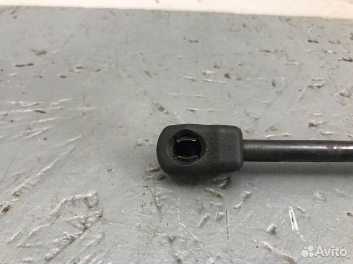 Амортизатор капота Audi A3 8P 1 2008