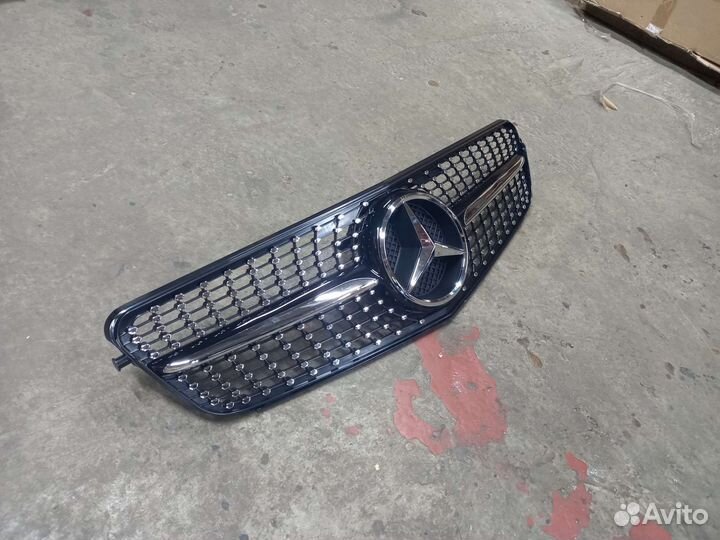 Решетка радиатора Mercedes W204 Diamond Black