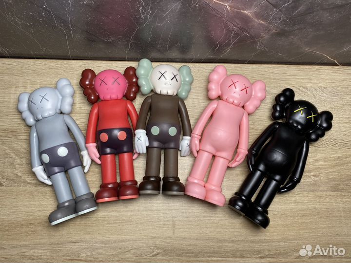 Фигурки Kaws