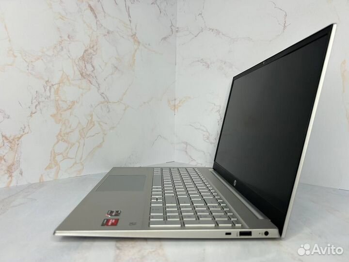 Ноутбук HP Pavilion 15-eh1010ur