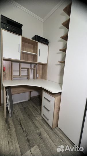 Угловой письменный стол с надстройкой 120*120 см