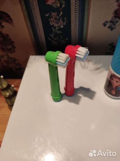 Электрическая зубная щетка детская Oral-B