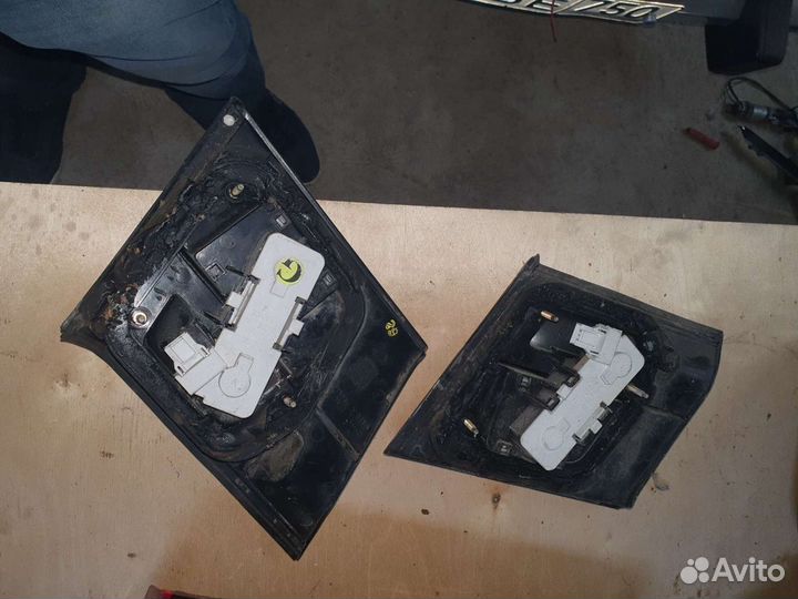 Задние фонари в крышке на ауди 100