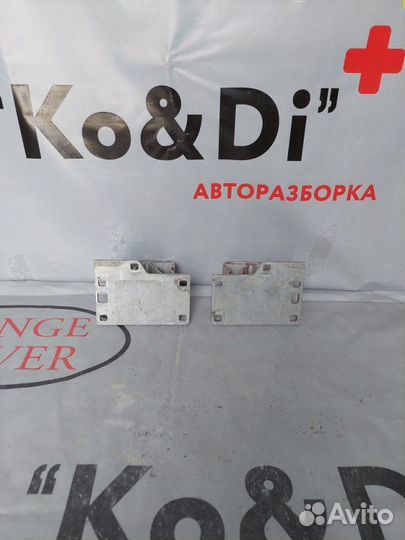 Кронштейн усилителя бампера Land Rover Vogue 4